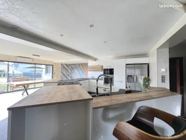 Maison 7 pièces 166 m²