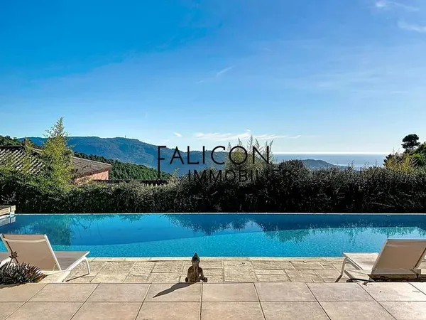 Superbe Villa d'Architecte dans un Domaine Privé sur les Hauteur
