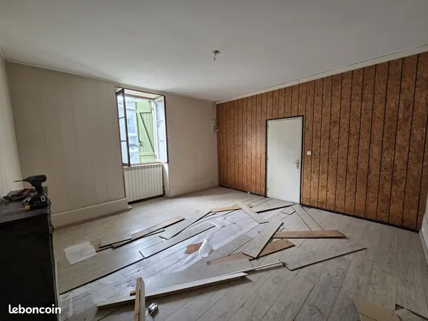 Local 12 pièces 200 m²
