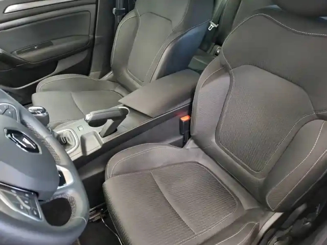 Renault Megane mégane iv berline blue dci 115 — photo 11