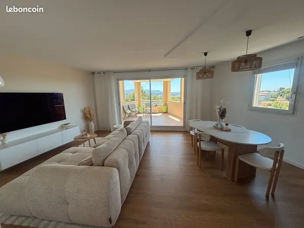 Très bel appartement T3 - 77 m² - Terrasse 17 m² - Parking + Box (en supplément)- Marseille 13e