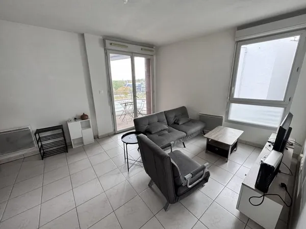 APPARTEMENT T2 MEUBLE - PARKING - QUARTIER CROIX DAURADE