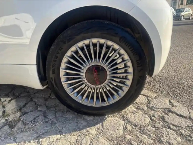 Fiat 500 e 118ch my23 — photo 11