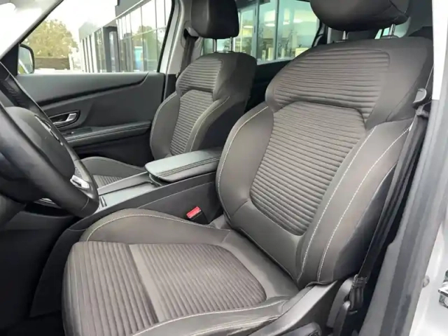 Renault Scenic grand  tce 140 fap edc - 21 — photo 12