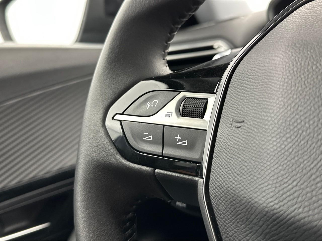 Peugeot 2008 puretech 130 s&s eat8 allure — photo 17