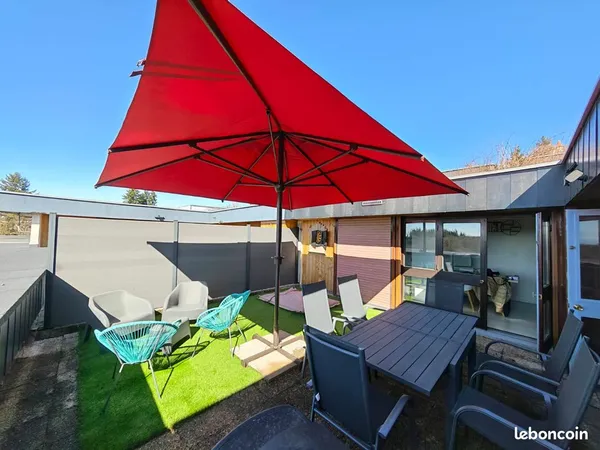 Maison face au plan deau