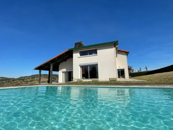 MAISON D'ARCHITECTE D'EXCEPTION AVEC VUE PANORAMIQUE, PISCINE ET PARC DE 5960m2