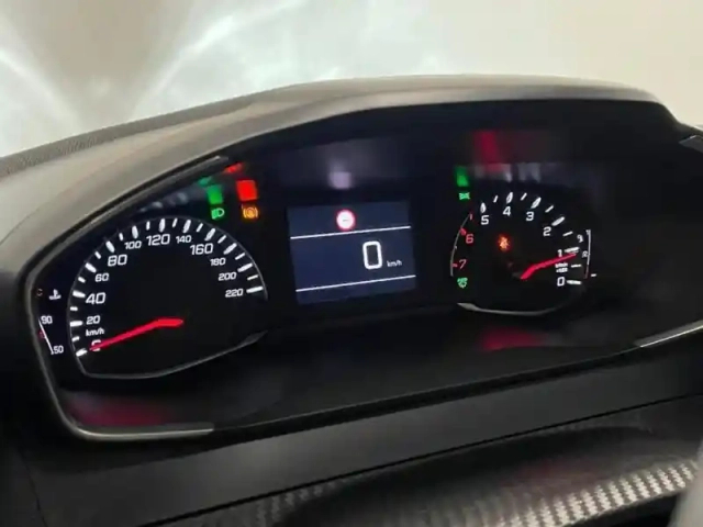 Peugeot 2008 1.2 puretech 130ch s&amp;s allure 7cv — photo 13