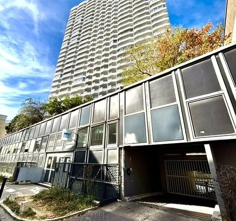 Parking/box 10 m² Paris