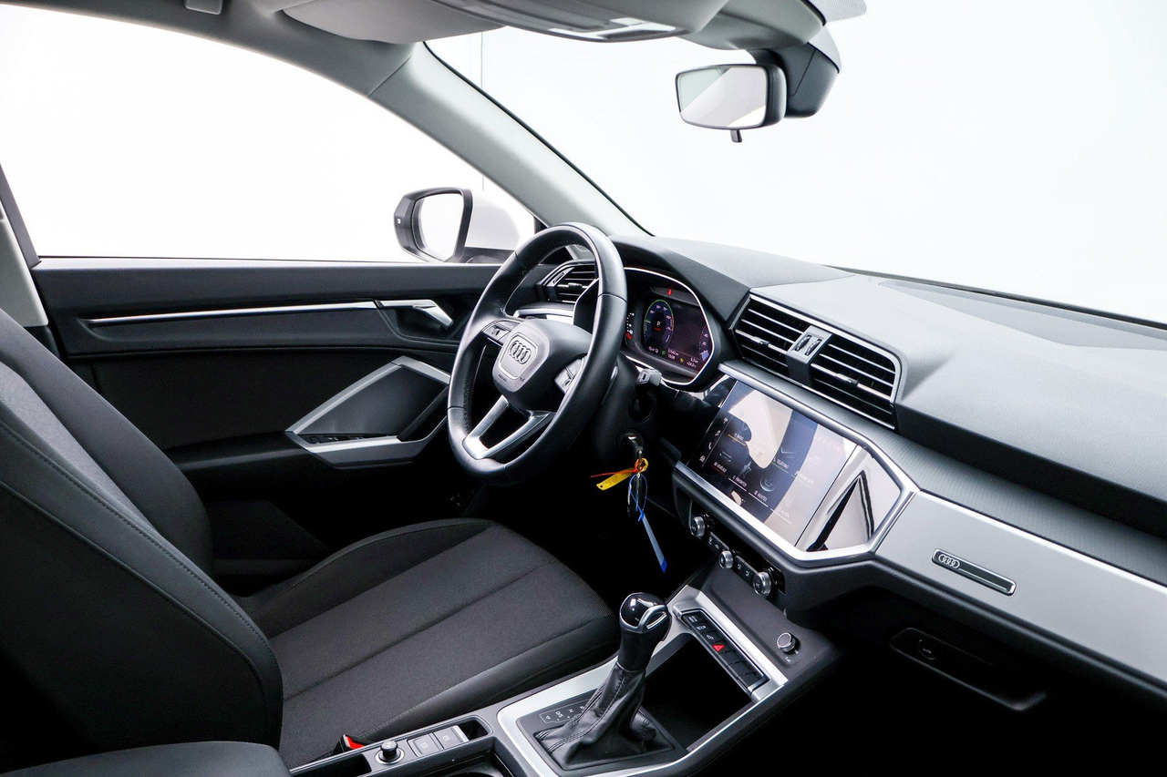 Audi Q3 — photo 30