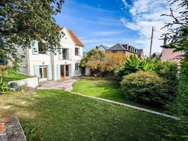 Maison 8 pièces 180 m²