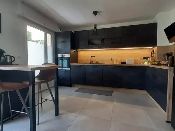 SIX FOURS LES PLAGES, APPARTEMENT RENOVE DE 62M2 AVEC TERRAS