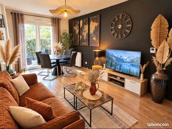 Appartement T2 rénové avec jardin privatif de 51.60 m² et place de parking - Résidence sécurisée de 