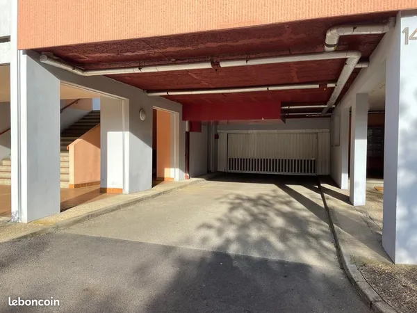🅿️ Place de parking sécurisée - Gare et centre-ville SQY / Guyancourt