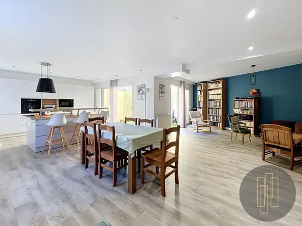 Exclusivité - Maison de ville avec pation - T4 110,64 m² avec patio de 16 m², trois chambres et gara
