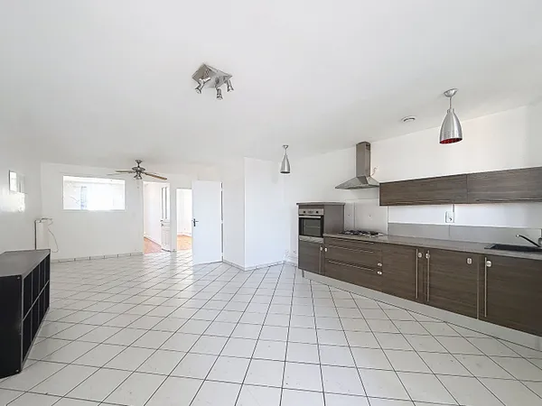 Appartement centre de Meximieux, 2 chambres, 1 bureau , 82 m2