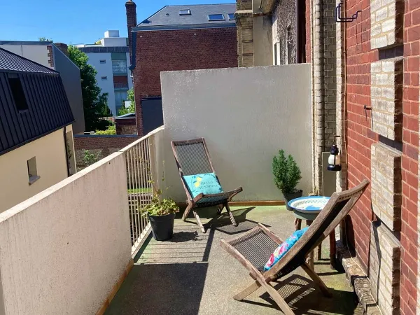 Juillet _ studio 17m² Rouen, proche métro Beauvoisine, avec terrasse sur jardin