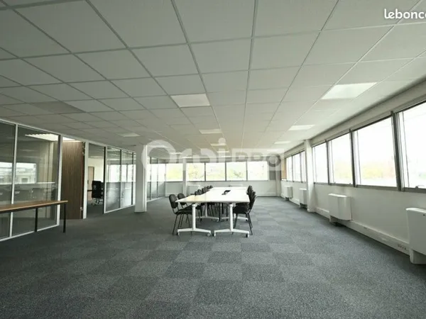 Bureau 192 m²