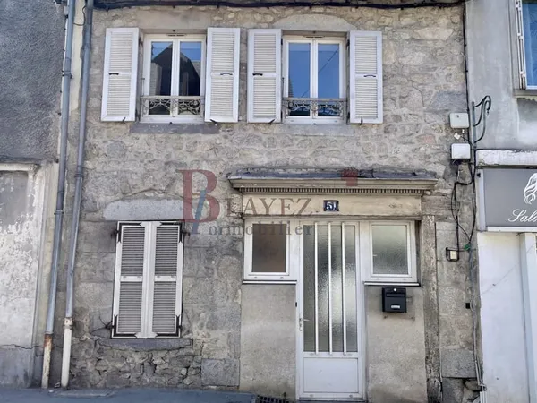 MAISON DE VILLE AVEC JARDIN
