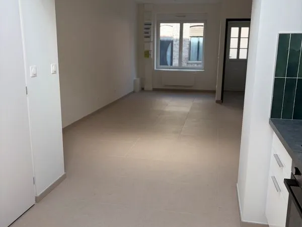 Charmante maison rénovée avec 3 chambres et extérieur, à 10 min à pied du métro Croix Centre