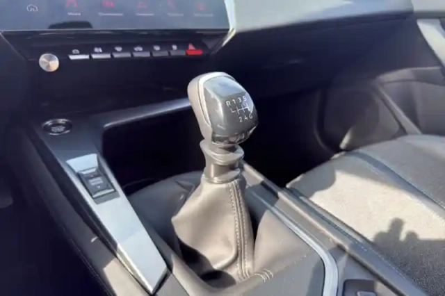 Peugeot 308 sw puretech 130ch s&amp;s bvm6 — photo 23