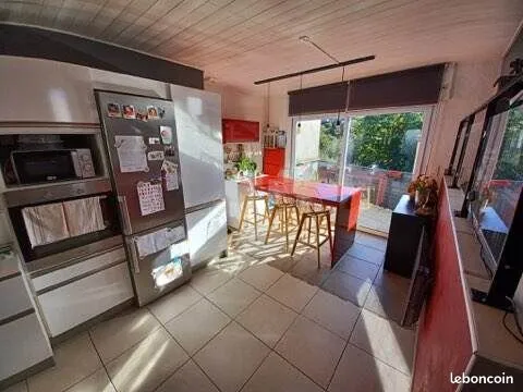 Agréable Maison de Bourg avec garage, meublée située Ceyrat centre