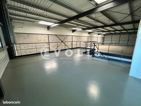 Local industriel 3 488 m²