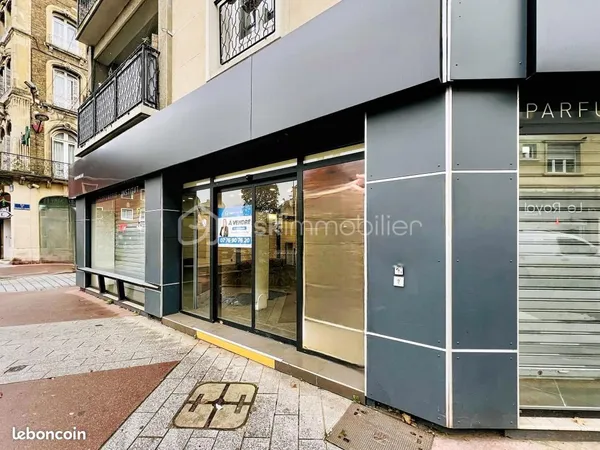 Local commercial 185 m²