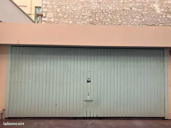 Location Parking double 350 Euros (charges comprises)