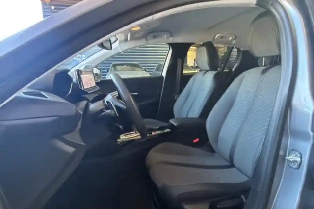 Peugeot 208 hybrid 100 e-dcs6 — photo 9
