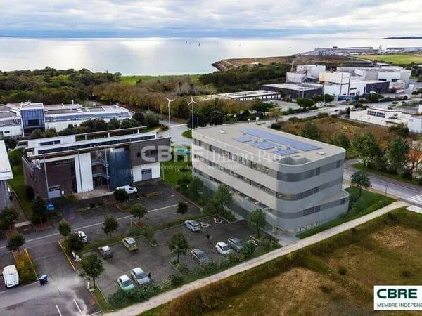 Local commercial 4 pièces 465 m²