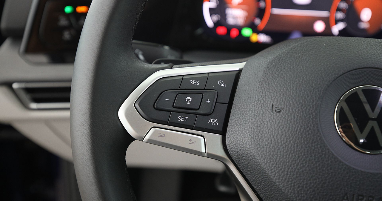 Volkswagen Golf 8 — photo 27