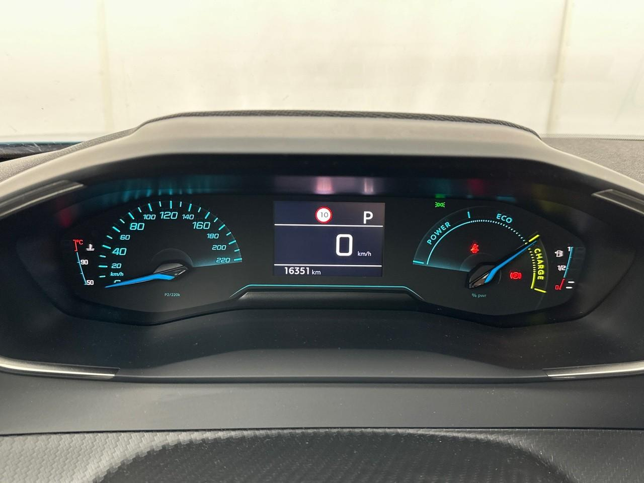 Peugeot 2008 hybrid 145 e-dcs6 style — photo 21
