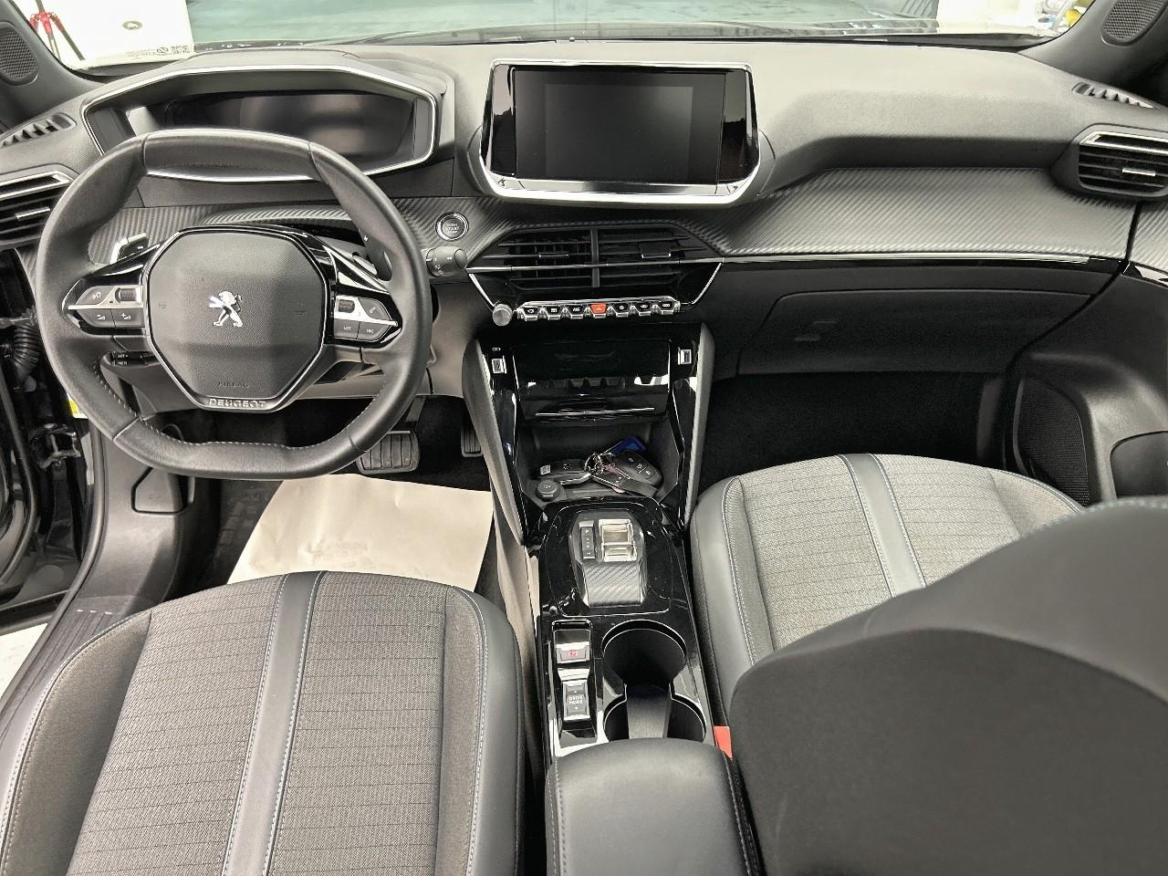 Peugeot 2008 puretech 130 s&s eat8 allure pack — photo 12