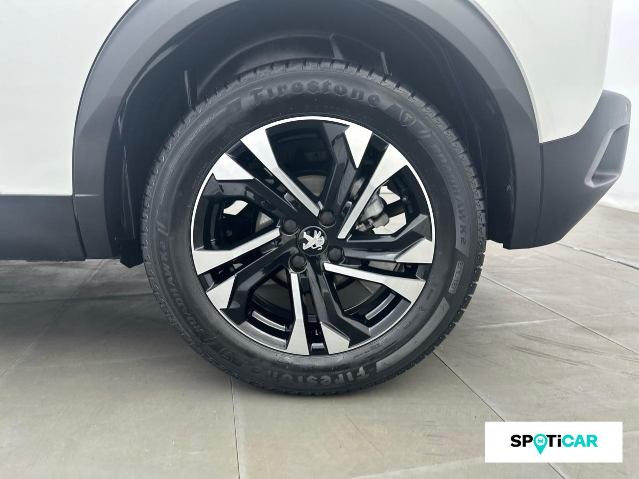 Peugeot 2008 1.2 puretech 130ch s&s roadtrip eat8 — photo 11