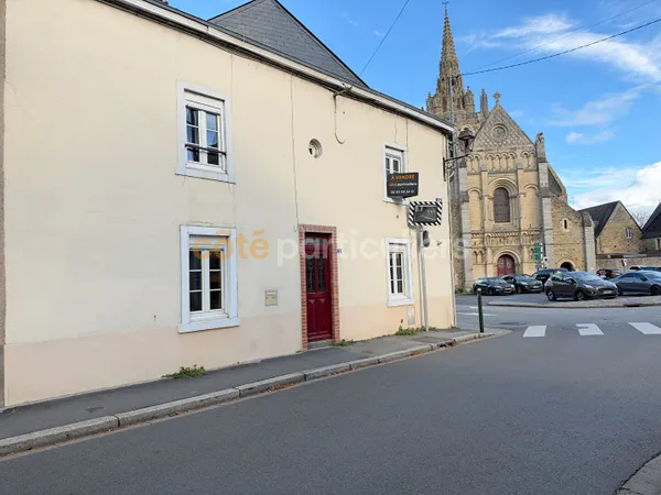 A VENDRE- LAVAL - Maison 2 Chambres
