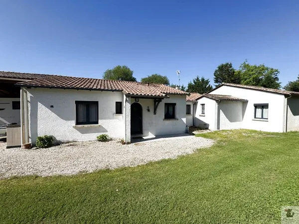 Plain pied 150 m2, piscine, 5chs, terrain 2428 m2