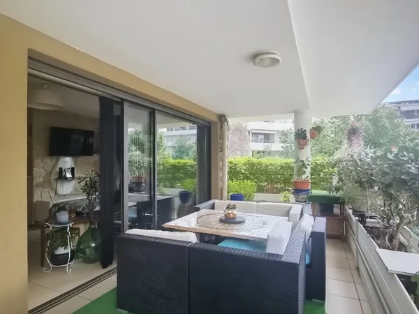 FREJUS GRAND T3 SPACIEUSE TERRASSE GARAGE