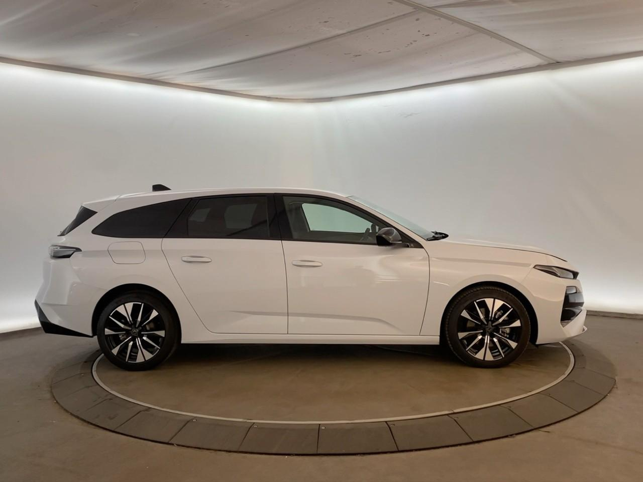 Peugeot 308 sw hybrid 145 e-dcs6 allure — photo 4