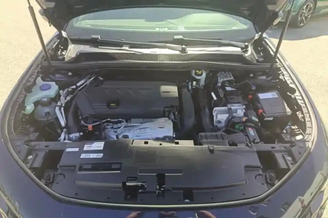 Peugeot 508 hybrid 225 e-eat8 — photo 16