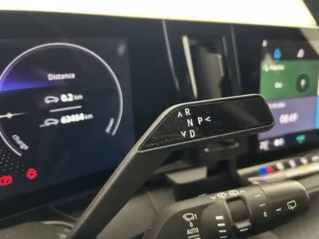 Renault Megane e-tech ev40 130ch standard charge — photo 13
