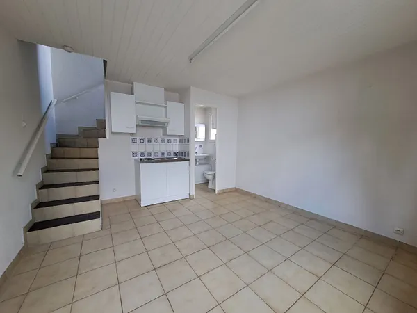 CARQUEFOU CENTRE VILLE APPARTEMENT T1 Bis AVEC STATIONNEMENT EN SOUS-SOL