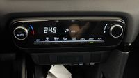 Toyota Yaris 116h Design 5p MY22 — photo 26