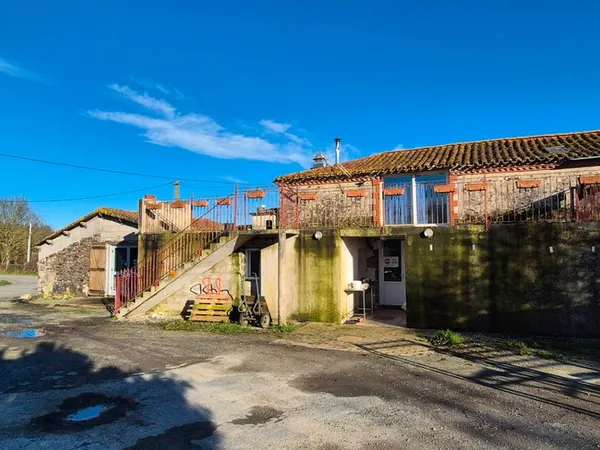 Local 10 pièces 213 m²