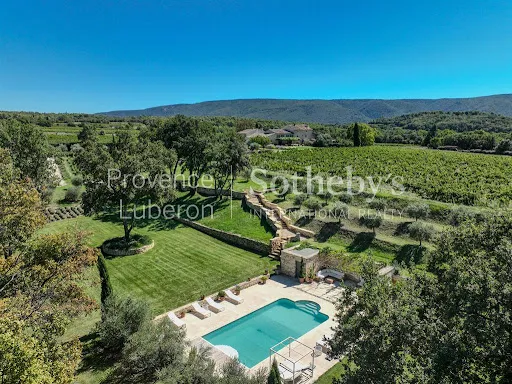 Propriété 11 pièces 440 m²