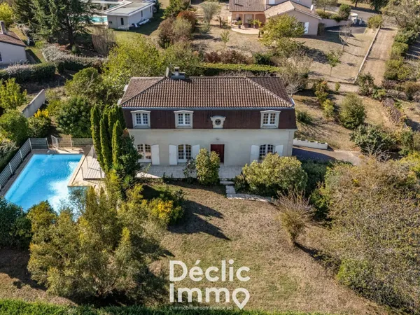 Maison 8 pièces 230 m²