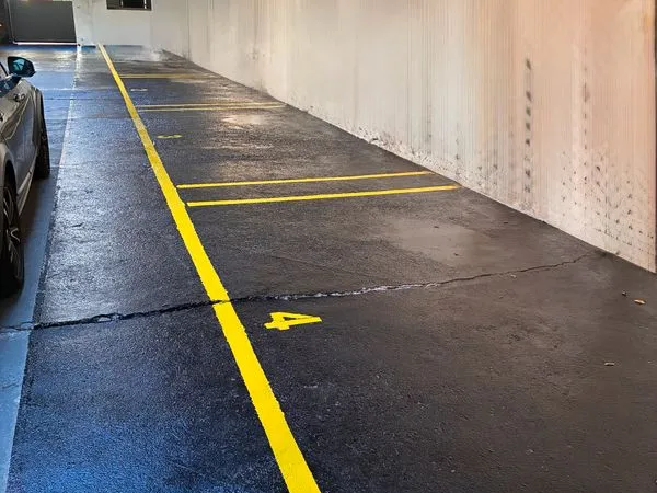 Parking à louer rue Camille Godard BORDEAUX Près de la Place Picard