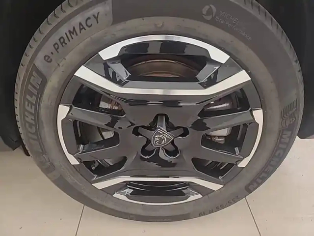 Peugeot 3008 electrique 210 ch 73 kwh — photo 46