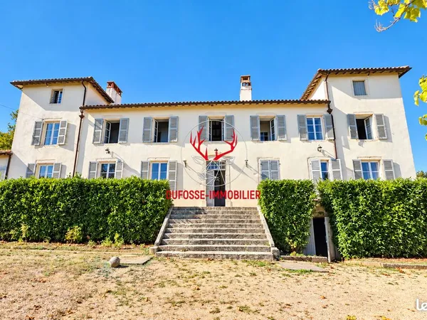 Maison 10 pièces 330 m²