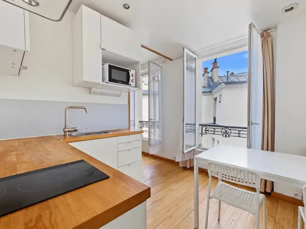 Studio lumineux et au calme au coeur de Ménilmontant